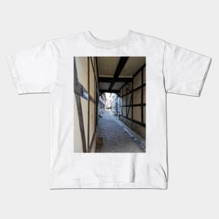 Narrow alley in Quedlinburg Kids T-Shirt